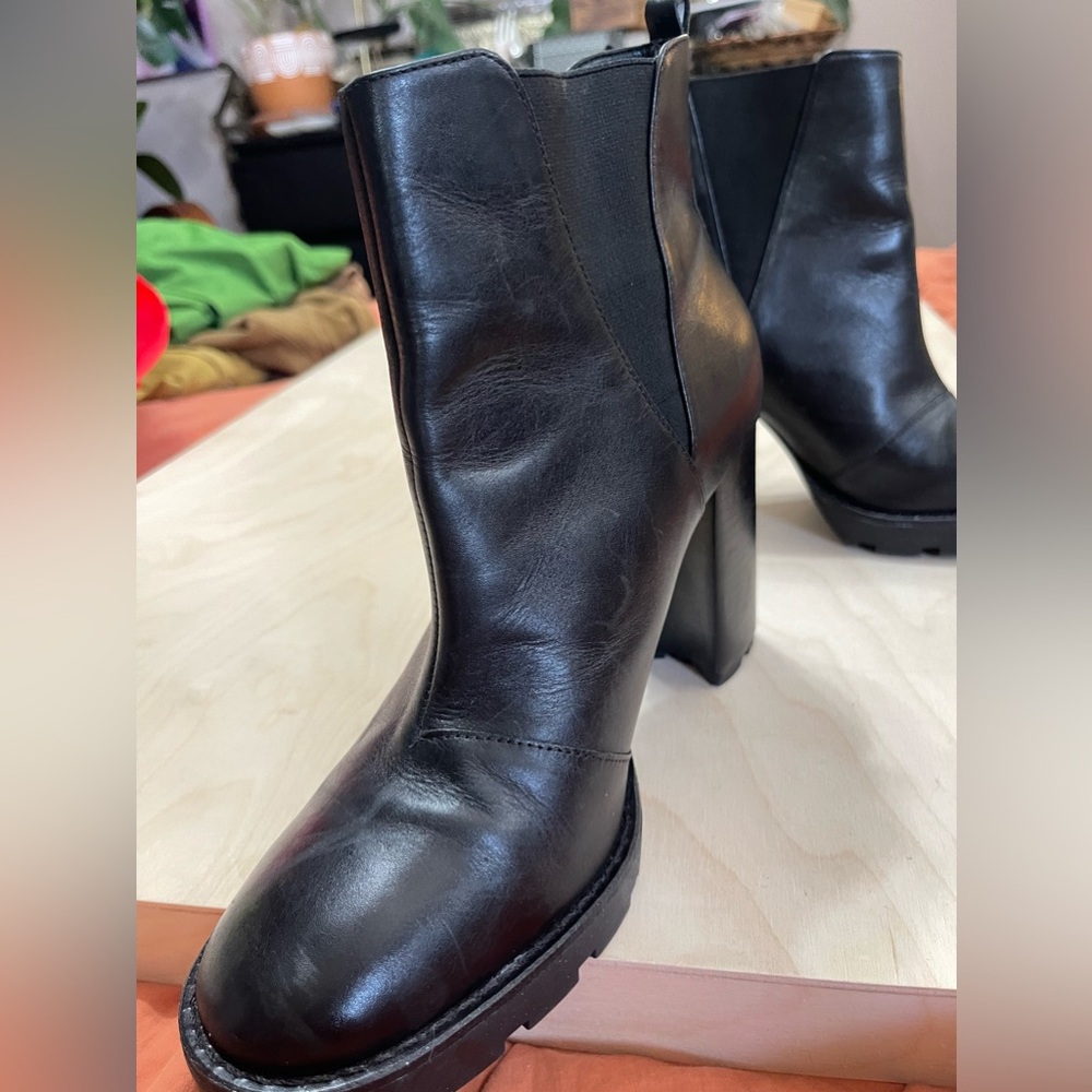 Saks Fifth Avenue Heeled Black Leather Booties Boots size 10 - Picture 4 of 12